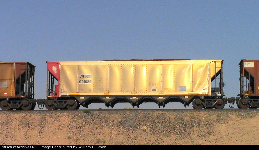 WB Unit Loaded Hooper Frt at Erie NV W-Pshr -72